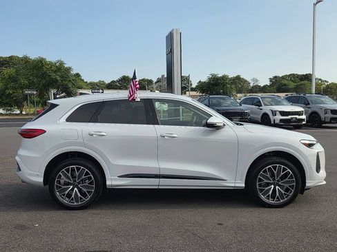 Used 2025 Audi Q5 Premium Plus w/ Premium Plus AWD/4WD image 3
