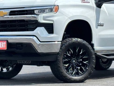 Used 2025 Chevrolet Silverado 1500 LT w/ Z71 Off-Road Package AWD/4WD image 2