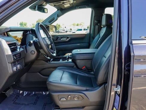 Used 2025 GMC Yukon XL Denali AWD/4WD image 15
