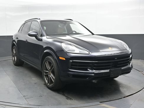 Used 2023 Porsche Cayenne AWD/4WD image 5