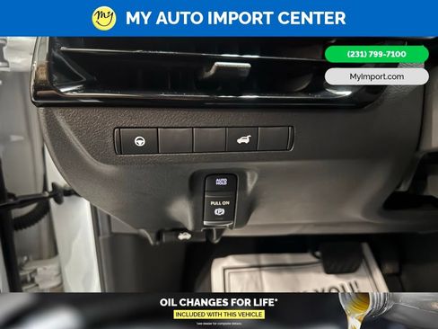 Used 2025 Nissan Murano SV AWD/4WD image 15