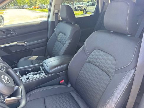 Used 2023 Nissan Pathfinder S FWD image 10