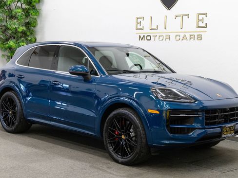 Used 2024 Porsche Cayenne S AWD/4WD image 9