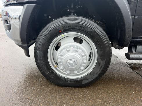 New 2026 RAM 5500 4x4 Crew Cab image 9