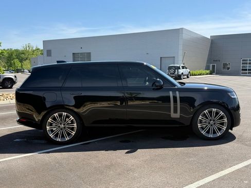 Used 2025 Land Rover Range Rover Long Wheelbase SE AWD/4WD image 6