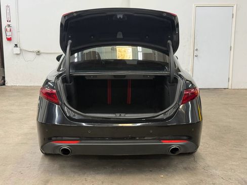 Used 2018 Alfa Romeo Giulia Ti RWD image 9