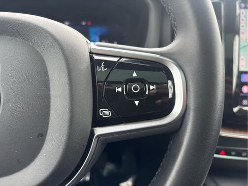 Used 2023 Volvo XC60 B5 Plus AWD/4WD image 18