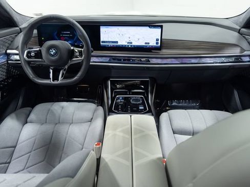 Used 2023 BMW i7 xDrive60 AWD/4WD image 21