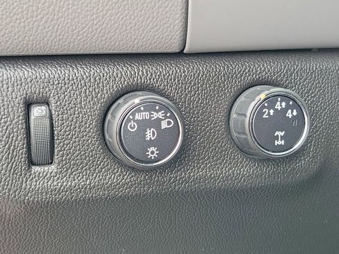 Used 2015 Chevrolet Colorado LT w/ Luxury Package image 13