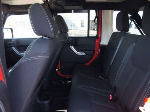 Used 2016 Jeep Wrangler Unlimited Rubicon w/ Connectivity Group AWD/4WD image 3