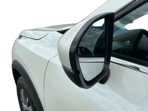 Used 2024 Nissan Pathfinder SL image 11