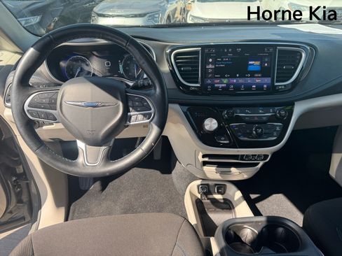 Used 2021 Chrysler Pacifica Touring w/ Cold Weather Group AWD/4WD image 15