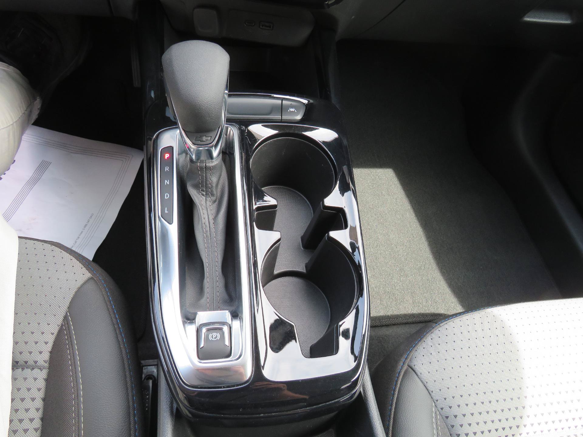 Used 2025 Chevrolet Trax LT FWD image 4
