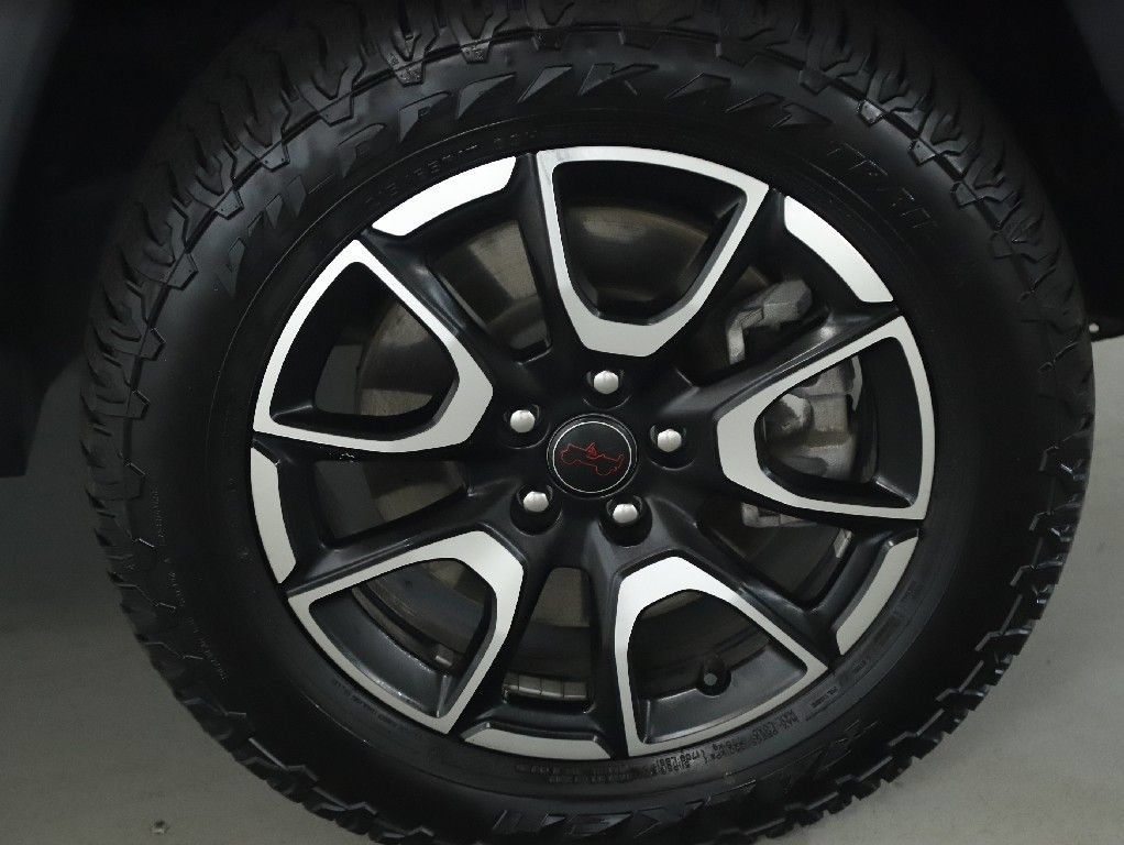 Used 2025 Jeep Compass Trailhawk AWD/4WD image 10