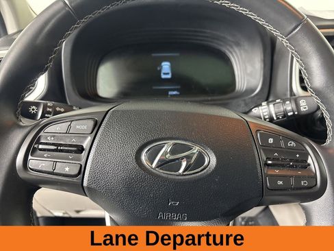 Used 2025 Hyundai Venue SEL FWD image 13