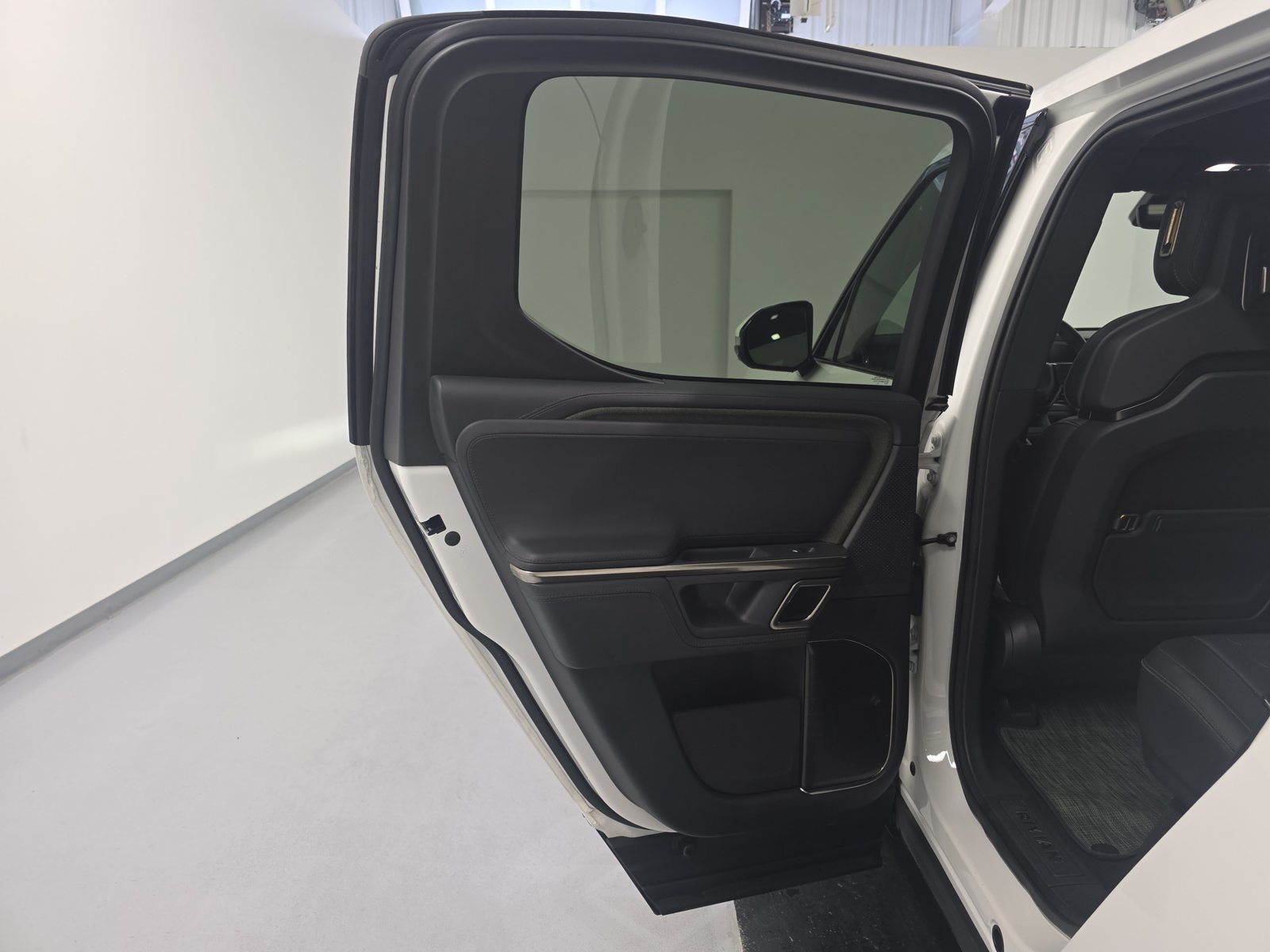 Used 2024 Rivian R1T Adventure Dual AWD/4WD image 17