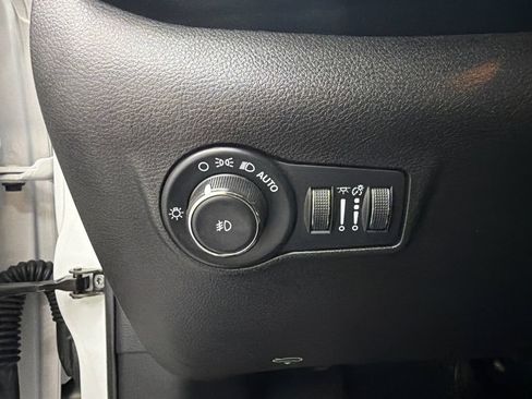 Used 2022 Jeep Compass Latitude FWD image 30