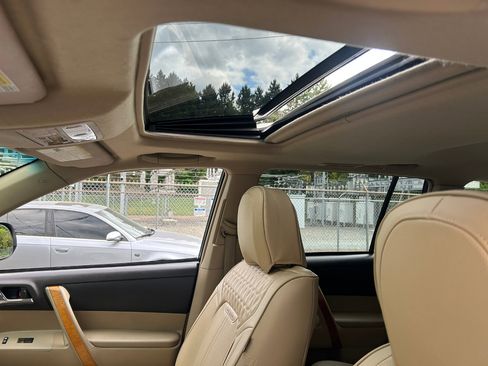 Used 2010 Toyota Highlander Limited image 20