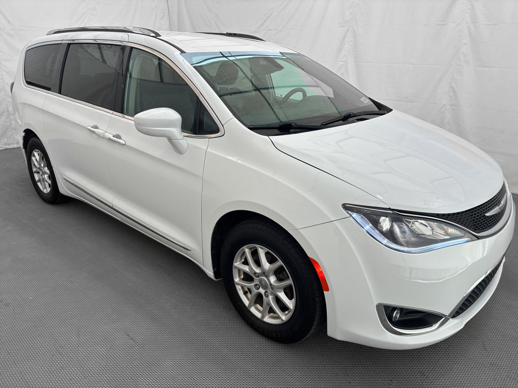 Used 2020 Chrysler Pacifica Touring-L FWD image 8