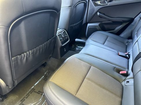 Used 2025 Porsche Macan image 13