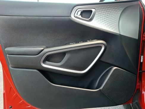Certified 2022 Kia Soul LX w/ Technology Package FWD image 12