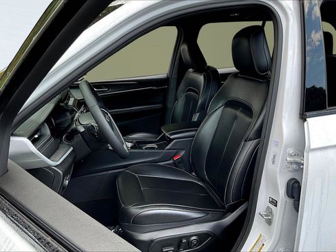 Certified 2024 Jeep Grand Cherokee Limited image 25