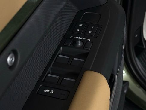 New 2026 Land Rover Defender 110 X-Dynamic SE image 29