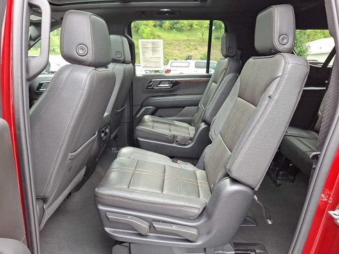 Used 2025 Chevrolet Suburban High Country w/ Sun And Tow Package AWD/4WD image 10