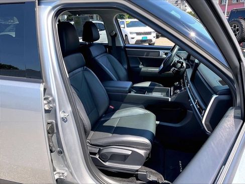 Used 2025 Hyundai Santa Fe SEL AWD/4WD image 11