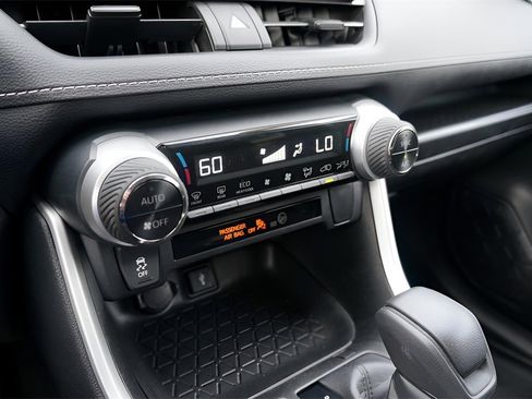 Used 2021 Toyota RAV4 LE image 23