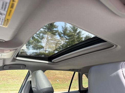 Used 2021 Toyota RAV4 XLE Premium image 21