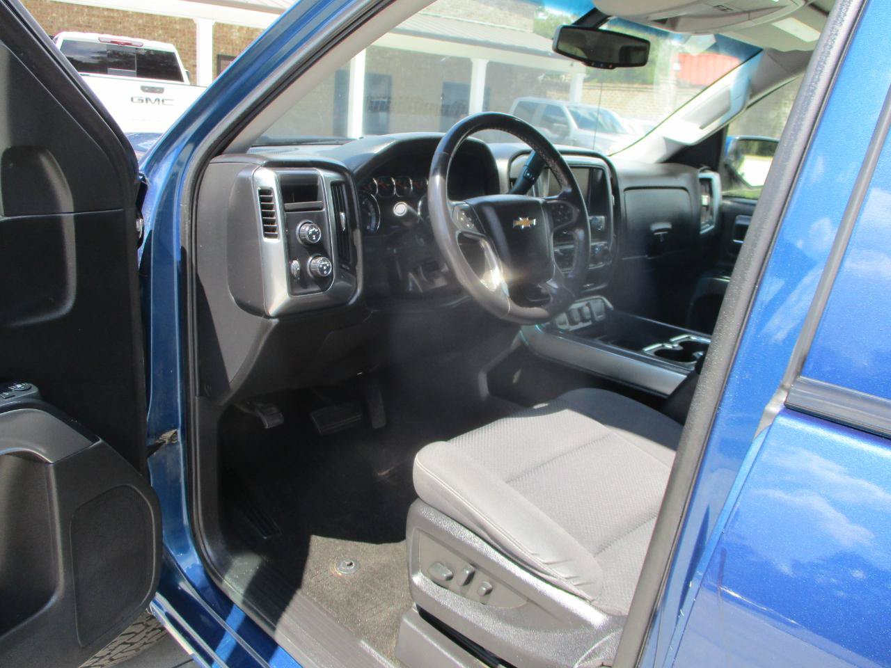 Used 2018 Chevrolet Silverado 1500 LT w/ Texas Edition AWD/4WD image 14