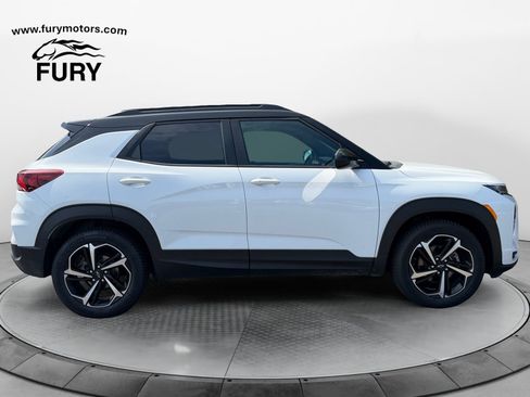 Used 2021 Chevrolet TrailBlazer RS w/ Sun and Liftgate Package AWD/4WD image 2