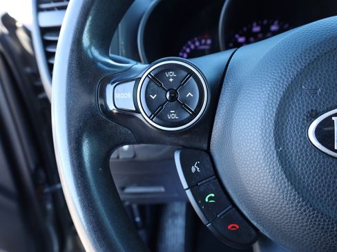 Used 2017 Kia Soul + image 18