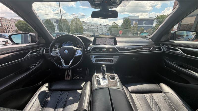 Used 2018 BMW 750i RWD image 25