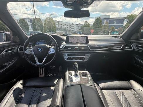 Used 2018 BMW 750i RWD image 25