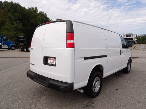 Used 2022 Chevrolet Express 2500 w/ Driver Convenience Package RWD image 7
