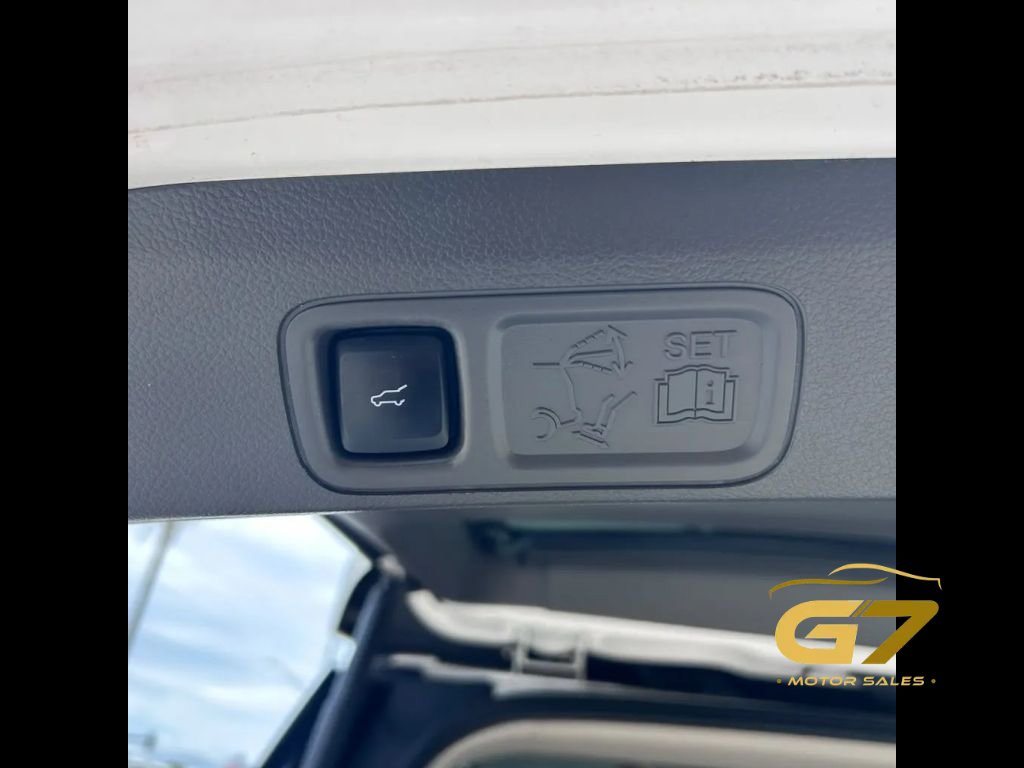 Used 2019 Ford Expedition XLT w/ Equipment Group 202A AWD/4WD image 17
