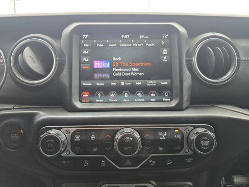 Used 2018 Jeep Wrangler Unlimited Sahara image 22