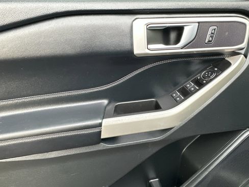 Certified 2022 Ford Explorer XLT image 12