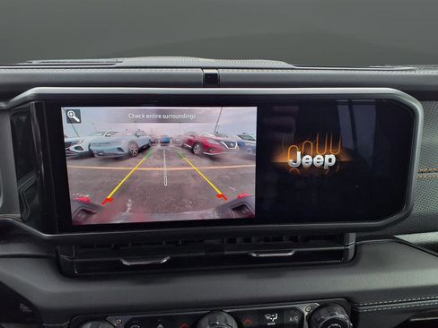 Used 2024 Jeep Gladiator Mojave w/ Convenience Group image 2