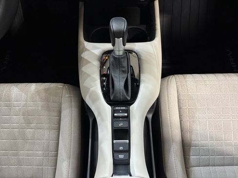 Certified 2025 Honda HR-V LX image 20