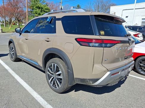 Used 2023 Nissan Pathfinder Platinum image 5