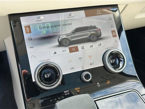 Used 2023 Land Rover Range Rover Velar R-Dynamic S image 18