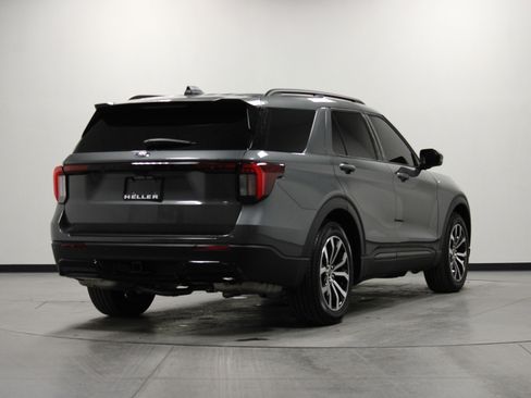 Used 2025 Ford Explorer ST-Line w/ Premium Package image 4