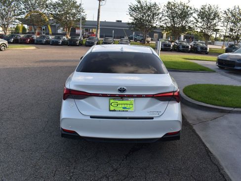 Used 2020 Toyota Avalon Limited w/ Advanced Safety Package FWD image 11