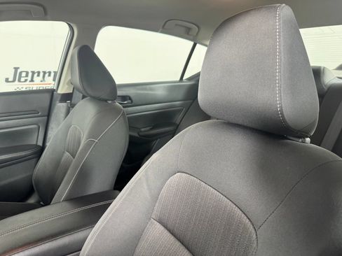 Used 2025 Nissan Altima 2.5 SV FWD image 10