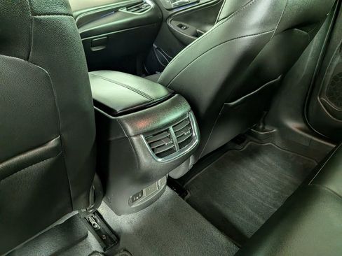 Used 2017 Chevrolet Malibu LT w/ Leather Package image 34