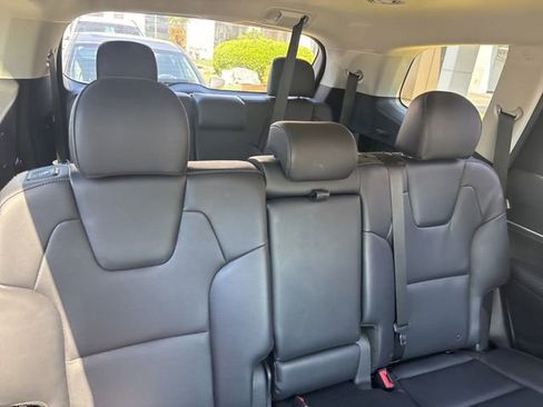 Used 2024 Kia Telluride LX FWD image 12