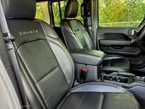 Used 2023 Jeep Wrangler Unlimited Sahara AWD/4WD image 23